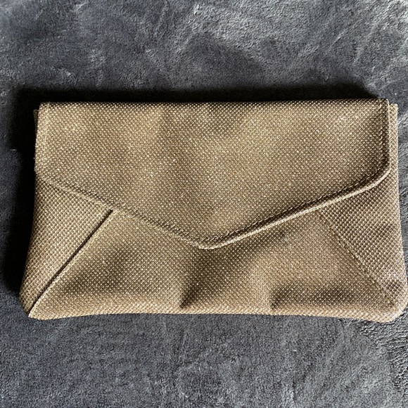 Clutch - Picture 1 of 3